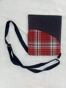 Crossbody shoulder bag made of Shuka fabric