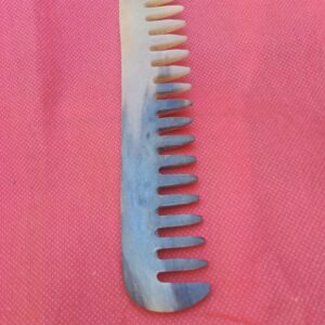 Handmade Natural Ox Horn Wide-Tooth Comb – African Artisan Horn Hair Comb for Detangling & Anti-Static Styling
